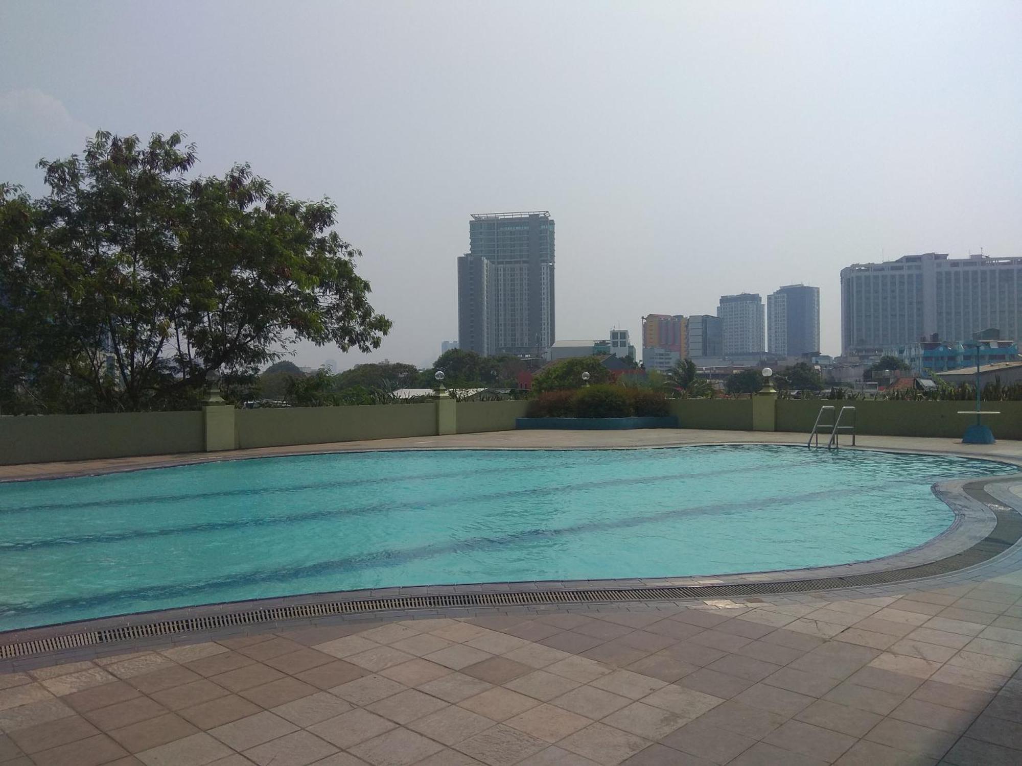 Apartment Spacious And Homey 3br At Rajawali By Travelio